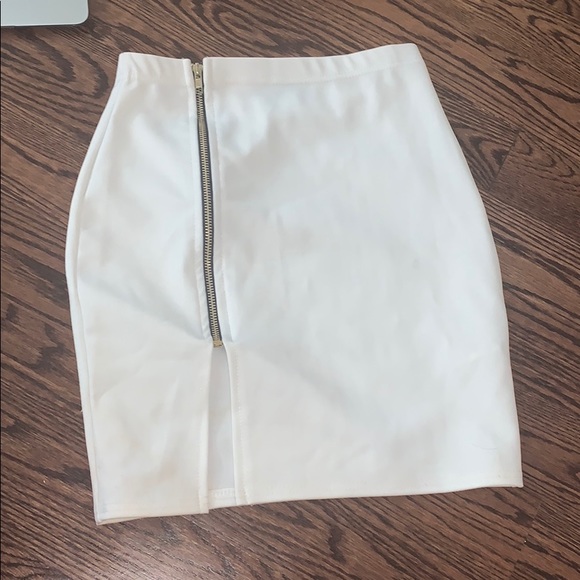 Boohoo White zip up skirt with slit over thigh! - Picture 4 of 6